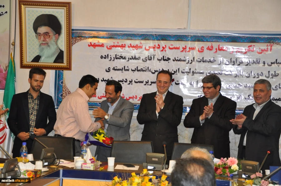 دکتر مهر محمدی در آیین معارفه ی سرپرست پردیس شهید بهشتی مشهد:


ایجاد فرصت های آزاد اندیشی دانشجو معلمان، از مطالبات جدی دانشگاه فرهنگیان است


 2