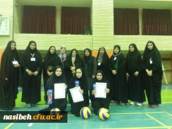 برنامه های اجراشده درروزسوم ازهفته تربیت بدنی (مسابقه والیبال وطناب کشی ) 2