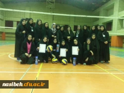 برنامه های اجراشده درروزسوم ازهفته تربیت بدنی (مسابقه والیبال وطناب کشی ) 2