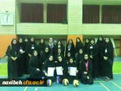 برنامه های اجراشده درروزسوم ازهفته تربیت بدنی (مسابقه والیبال وطناب کشی ) 2