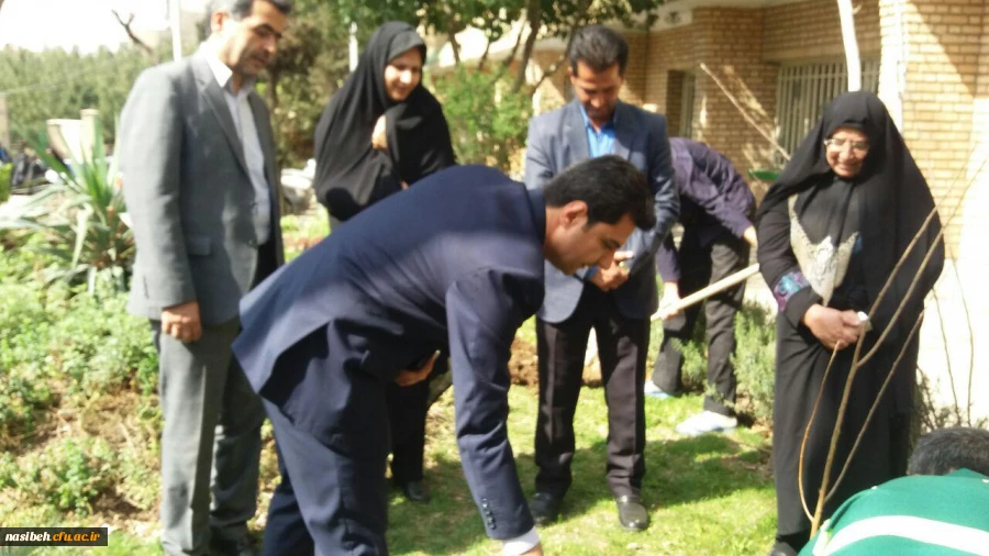 مراسم روز درختکاری با حضور جمعی ازمسئولین،اساتید و دانشجویان پردیس نسیبه  برگزار شد.
 
 2