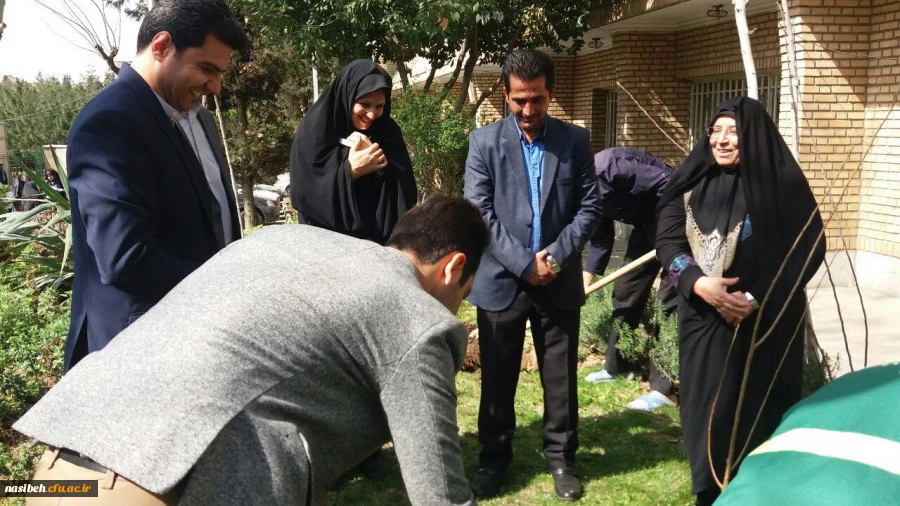 مراسم روز درختکاری با حضور جمعی ازمسئولین،اساتید و دانشجویان پردیس نسیبه  برگزار شد.
 
 3