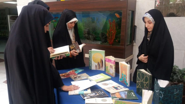 برگزاری نمایشگاه به مناسبت برگزاری بیست وهفتمین سالگرد ارتحال امام خمینی (ره) 2