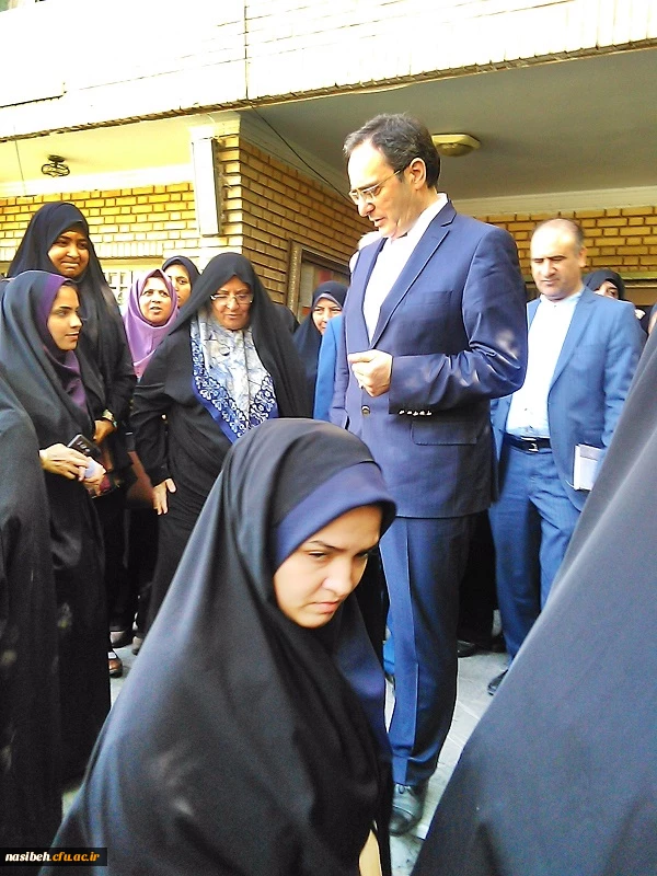 بازدید دکترمهرمحمدی سرپرست دانشگاه فرهنگیان ازنحوه برگزاری امتحانات پایان ترم  8