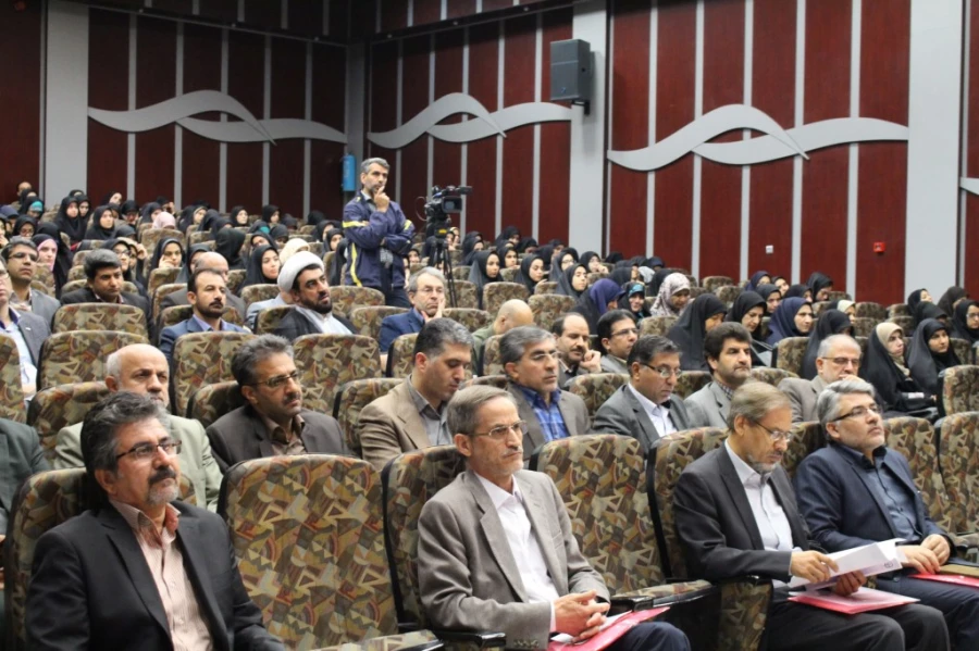 دکتر ساکی معاون پژوهشی و فناوری دانشگاه فرهنگیان ؛

افکار استاد دکتر شکوهی موتور محرکه برای ایفای نقش خطیر معلمی برای آنان خواهد بود. 5