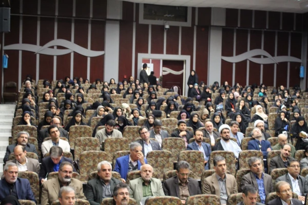 دکتر ساکی معاون پژوهشی و فناوری دانشگاه فرهنگیان ؛

افکار استاد دکتر شکوهی موتور محرکه برای ایفای نقش خطیر معلمی برای آنان خواهد بود. 6