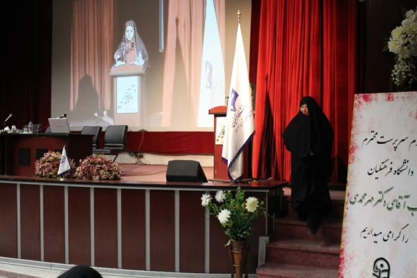 دکتر مهر محمدی در جمع دانشجویان پردیس نسیبه تهران :

ارتقاء کیفیت آموزشی با توسعه صلاحیت های علمی و حرفه ای معلمان امکان پذیر است 5