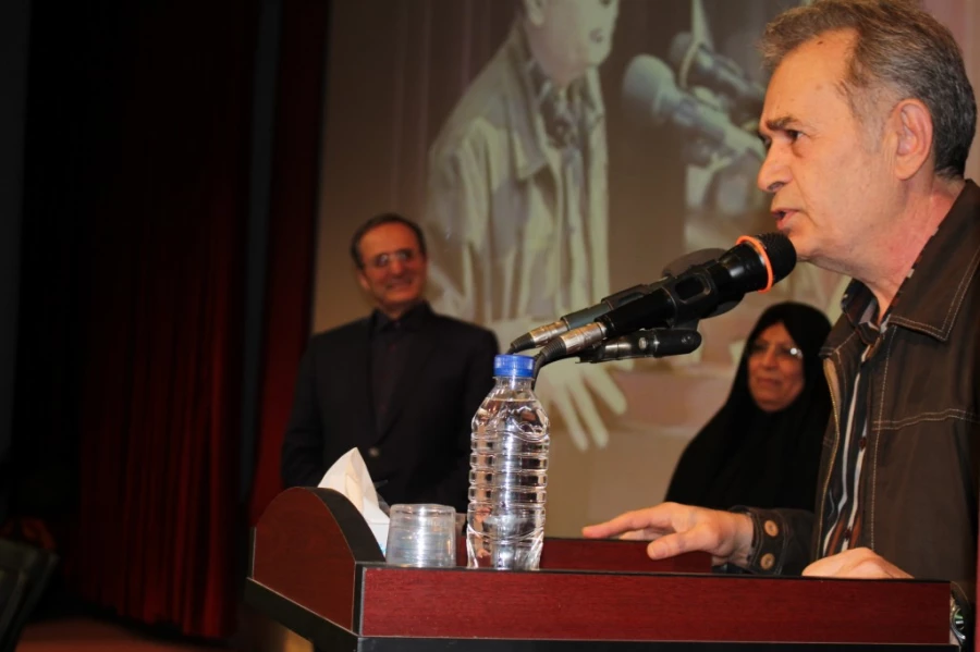 دکتر مهر محمدی در جمع دانشجویان پردیس نسیبه تهران :

ارتقاء کیفیت آموزشی با توسعه صلاحیت های علمی و حرفه ای معلمان امکان پذیر است 10