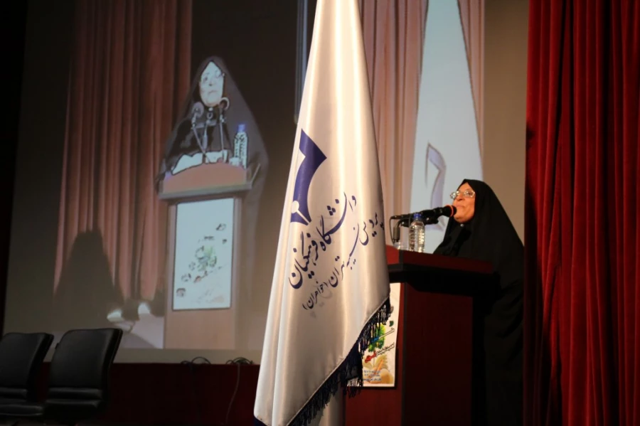 دکتر مهر محمدی در جمع دانشجویان پردیس نسیبه تهران :

ارتقاء کیفیت آموزشی با توسعه صلاحیت های علمی و حرفه ای معلمان امکان پذیر است 11