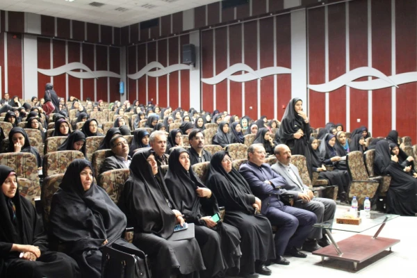 دکتر مهر محمدی در جمع دانشجویان پردیس نسیبه تهران :

ارتقاء کیفیت آموزشی با توسعه صلاحیت های علمی و حرفه ای معلمان امکان پذیر است 12