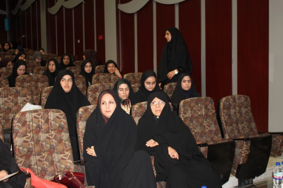 دکتر مهر محمدی در جمع دانشجویان پردیس نسیبه تهران :

ارتقاء کیفیت آموزشی با توسعه صلاحیت های علمی و حرفه ای معلمان امکان پذیر است 9