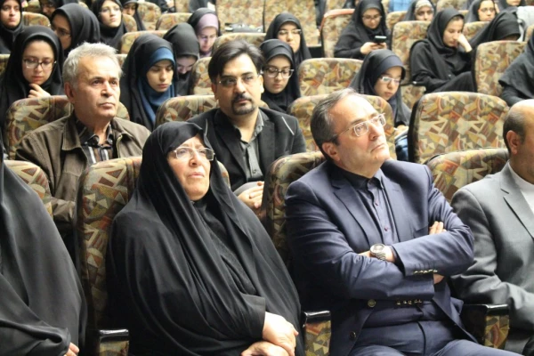 دکتر مهر محمدی در جمع دانشجویان پردیس نسیبه تهران :

ارتقاء کیفیت آموزشی با توسعه صلاحیت های علمی و حرفه ای معلمان امکان پذیر است 13