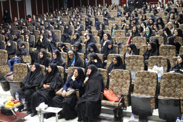 دکتر مهر محمدی در جمع دانشجویان پردیس نسیبه تهران :

ارتقاء کیفیت آموزشی با توسعه صلاحیت های علمی و حرفه ای معلمان امکان پذیر است 14