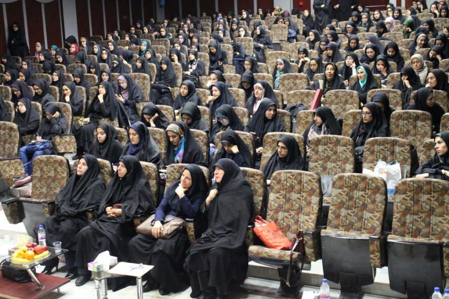 دکتر مهر محمدی در جمع دانشجویان پردیس نسیبه تهران :

ارتقاء کیفیت آموزشی با توسعه صلاحیت های علمی و حرفه ای معلمان امکان پذیر است 14