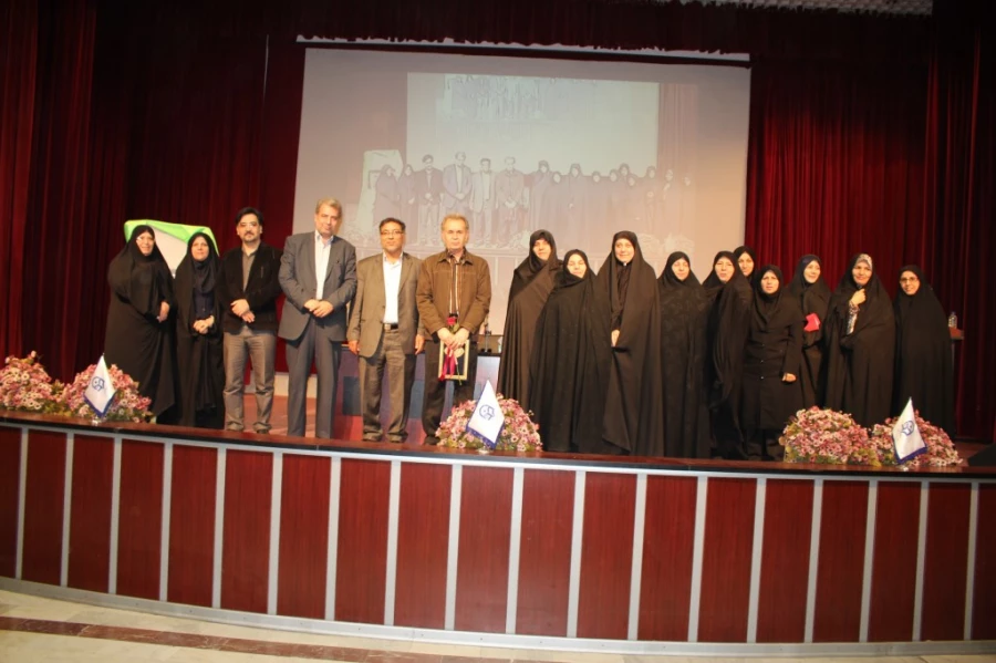 دکتر مهر محمدی در جمع دانشجویان پردیس نسیبه تهران :

ارتقاء کیفیت آموزشی با توسعه صلاحیت های علمی و حرفه ای معلمان امکان پذیر است 18