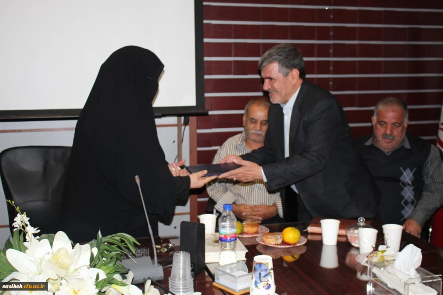 در نخستین جلسله شورای اداری نسیبه تهران

مراسم تجلیل از بازنشستگان پردیس نسیبه تهران برگزار شد. 15