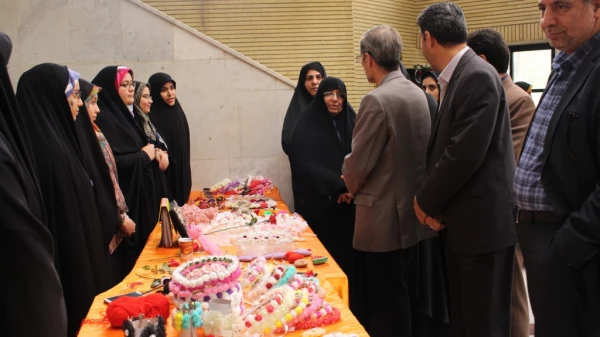 بازدید دکتر سبحانی مدیریت پردیس های استان تهران:

از روند برگزاری نمایشگاه صنایع دستی دانشجویان نسیبه به مناسبت 16 آذر به روایت تصویر 4