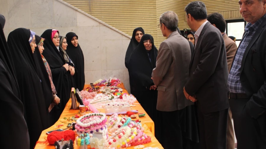 بازدید دکتر سبحانی مدیریت پردیس های استان تهران:

از روند برگزاری نمایشگاه صنایع دستی دانشجویان نسیبه به مناسبت 16 آذر به روایت تصویر 4