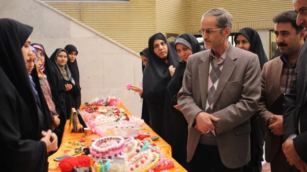 بازدید دکتر سبحانی مدیریت پردیس های استان تهران:

از روند برگزاری نمایشگاه صنایع دستی دانشجویان نسیبه به مناسبت 16 آذر به روایت تصویر 5