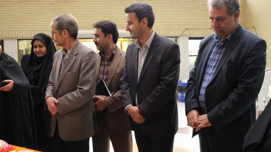 بازدید دکتر سبحانی مدیریت پردیس های استان تهران:

از روند برگزاری نمایشگاه صنایع دستی دانشجویان نسیبه به مناسبت 16 آذر به روایت تصویر 8