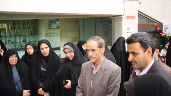 بازدید دکتر سبحانی مدیریت پردیس های استان تهران:

از روند برگزاری نمایشگاه صنایع دستی دانشجویان نسیبه به مناسبت 16 آذر به روایت تصویر 9