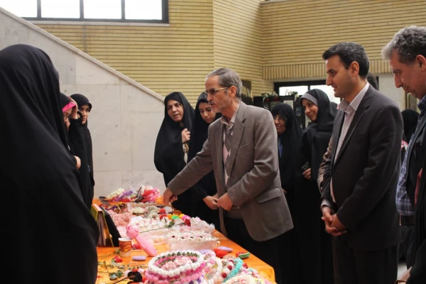 بازدید دکتر سبحانی مدیریت پردیس های استان تهران:

از روند برگزاری نمایشگاه صنایع دستی دانشجویان نسیبه به مناسبت 16 آذر به روایت تصویر 10