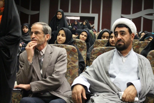 با حضور دکتر مهر محمدی:

مراسم 16 آذر در پردیس نسیبه تهران برگزار گردید. 9