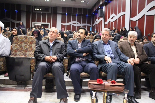 با حضور دکتر مهر محمدی:

مراسم 16 آذر در پردیس نسیبه تهران برگزار گردید. 10