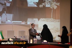 با حضور دکتر مهر محمدی:

مراسم 16 آذر در پردیس نسیبه تهران برگزار گردید. 13