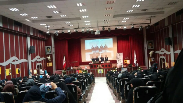 گرامیداشت 9دی «روز بصیرت و میثاق امت با ولایت»،

به همت پردیس نسیبه تهران و معاونت اجتماعی، فرهنگی شهرداری تهران برگزار شد. 9