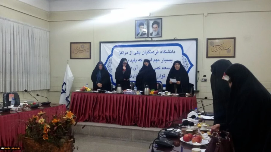 در مرکز آموزش عالی شهید باهنر تهران برگزار شد:

اولین جلسه دفاع از پایان نامه دانشجویان کارشناسی ارشدِ دانشگاه فرهنگیان 5