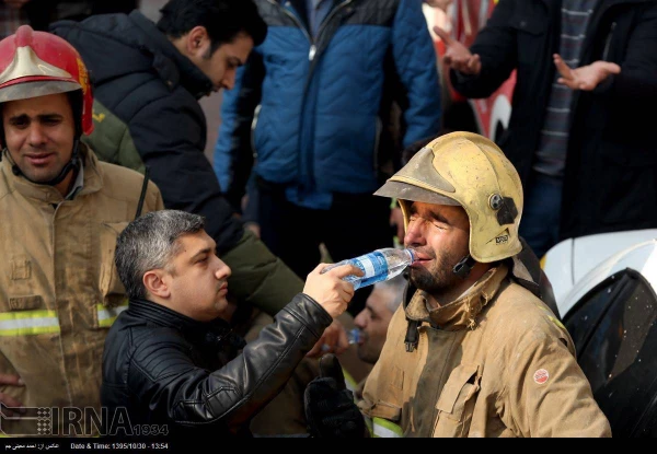 حضور مسئولین و جمعی از دانشجویان پردیس نسیبه

در پی حادثه پلاسکو و ابراز همدری با ایستگاه 77آتش نشانی شهید خورشید فر 2