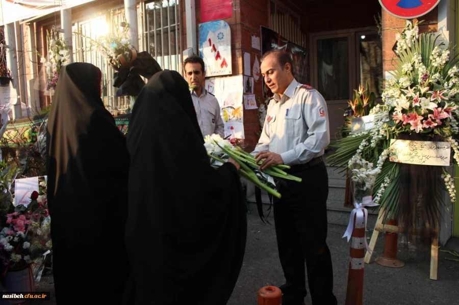 حضور مسئولین و جمعی از دانشجویان پردیس نسیبه

در پی حادثه پلاسکو و ابراز همدری با ایستگاه 77آتش نشانی شهید خورشید فر 2