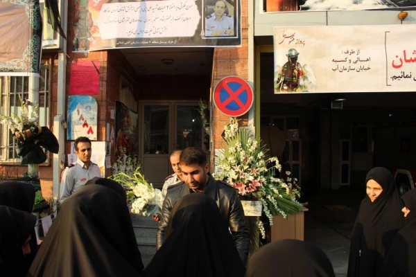 حضور مسئولین و جمعی از دانشجویان پردیس نسیبه

در پی حادثه پلاسکو و ابراز همدری با ایستگاه 77آتش نشانی شهید خورشید فر 3