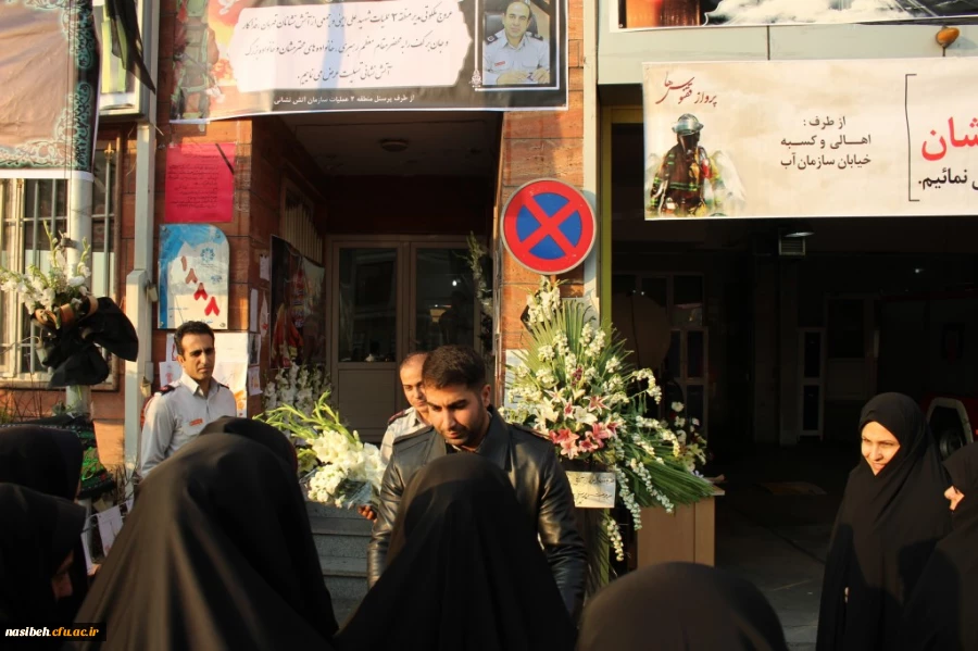 حضور مسئولین و جمعی از دانشجویان پردیس نسیبه

در پی حادثه پلاسکو و ابراز همدری با ایستگاه 77آتش نشانی شهید خورشید فر 3