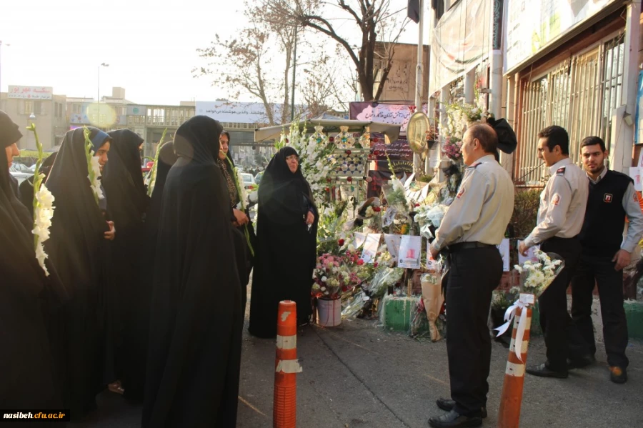حضور مسئولین و جمعی از دانشجویان پردیس نسیبه

در پی حادثه پلاسکو و ابراز همدری با ایستگاه 77آتش نشانی شهید خورشید فر 7