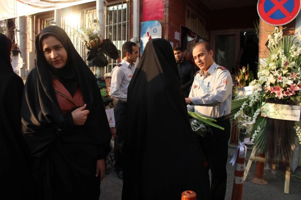 حضور مسئولین و جمعی از دانشجویان پردیس نسیبه

در پی حادثه پلاسکو و ابراز همدری با ایستگاه 77آتش نشانی شهید خورشید فر 8