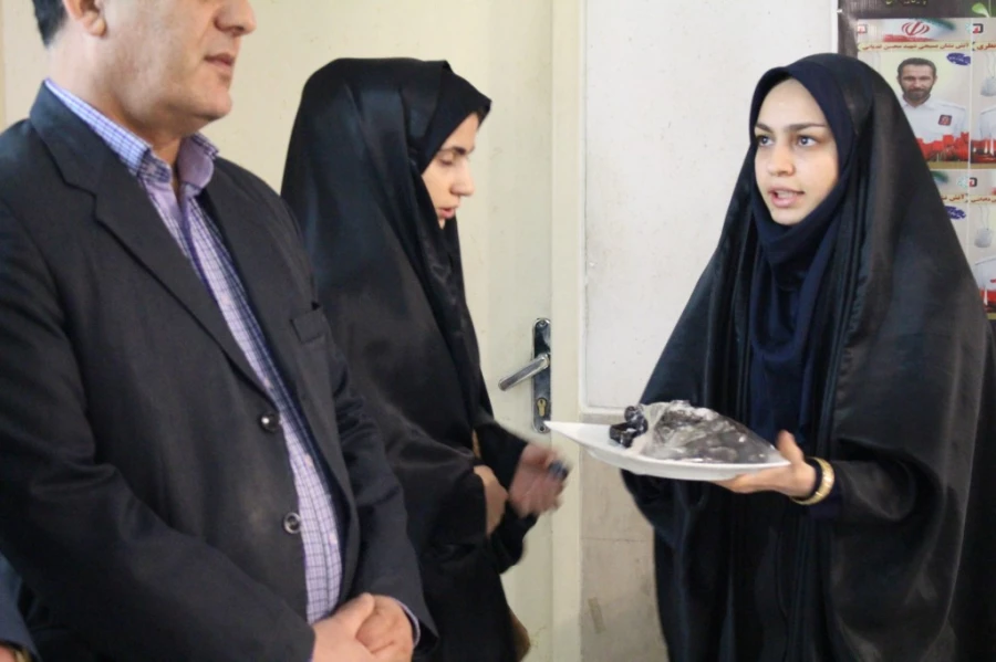 با حضور جمعی ازدانشجویان و اساتید پردیس نسیبه:

مراسم تجلیل از جان فشانی شُهدای آتش نشان برگزار شد. 2