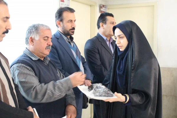 با حضور جمعی ازدانشجویان و اساتید پردیس نسیبه:

مراسم تجلیل از جان فشانی شُهدای آتش نشان برگزار شد. 3