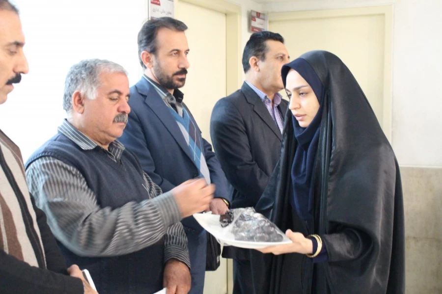 با حضور جمعی ازدانشجویان و اساتید پردیس نسیبه:

مراسم تجلیل از جان فشانی شُهدای آتش نشان برگزار شد. 3