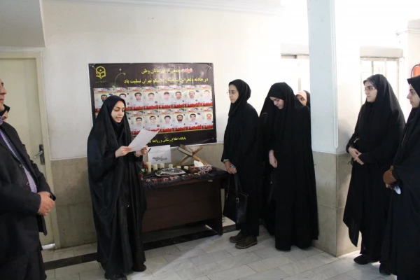 با حضور جمعی ازدانشجویان و اساتید پردیس نسیبه:

مراسم تجلیل از جان فشانی شُهدای آتش نشان برگزار شد. 5