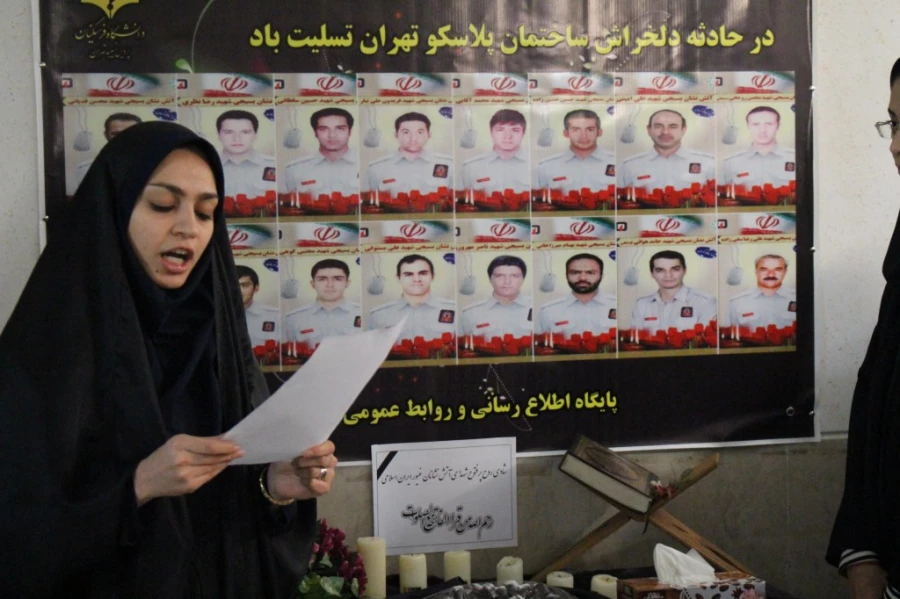 با حضور جمعی ازدانشجویان و اساتید پردیس نسیبه:

مراسم تجلیل از جان فشانی شُهدای آتش نشان برگزار شد. 6