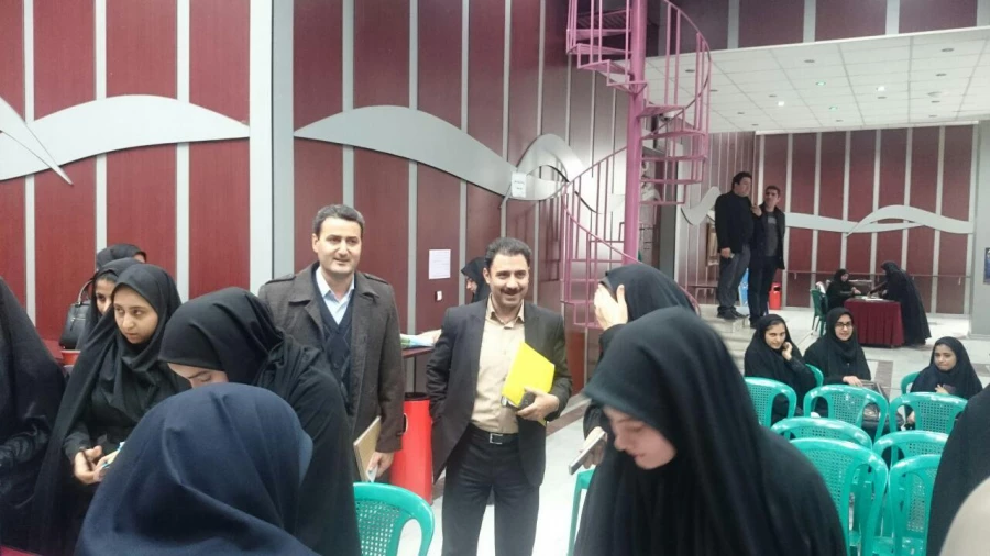 ثبت نام دانشجویان ورودی جدید متمرکز در سال تحصیلی 96-95 انجام شد. 4