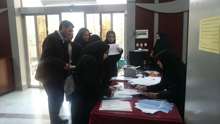 ثبت نام دانشجویان ورودی جدید متمرکز در سال تحصیلی 96-95 انجام شد. 6