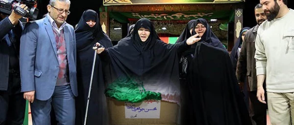 مراسم نخستین دیدار مادر شهید تازه تفحص شده محسن جواهری کاشانی
 
با پیکر مطهر شهید بعد از گذشت ۳۳ سال از شهادتش در معراج شهدا برگزار شد. 2