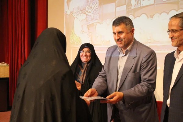 با حضورجهان آرا، معاون آموزش ابتدایی اداره کل آموزش و پرورش تهران:

جشن بزرگداشت  | مقام شامخ معلّم | در پردیس نسیبه تهران برگزار شد. 3