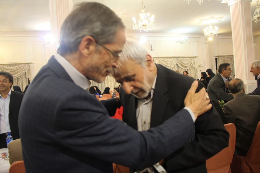 تقدیر و قدردانی از دکتر هزاوه ای

 در حاشیه بزرگداشت هفته معلم در اردوگاه کشوری شهید باهنر تهران 3