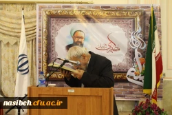 تقدیر و قدردانی از دکتر هزاوه ای

 در حاشیه بزرگداشت هفته معلم در اردوگاه کشوری شهید باهنر تهران 4