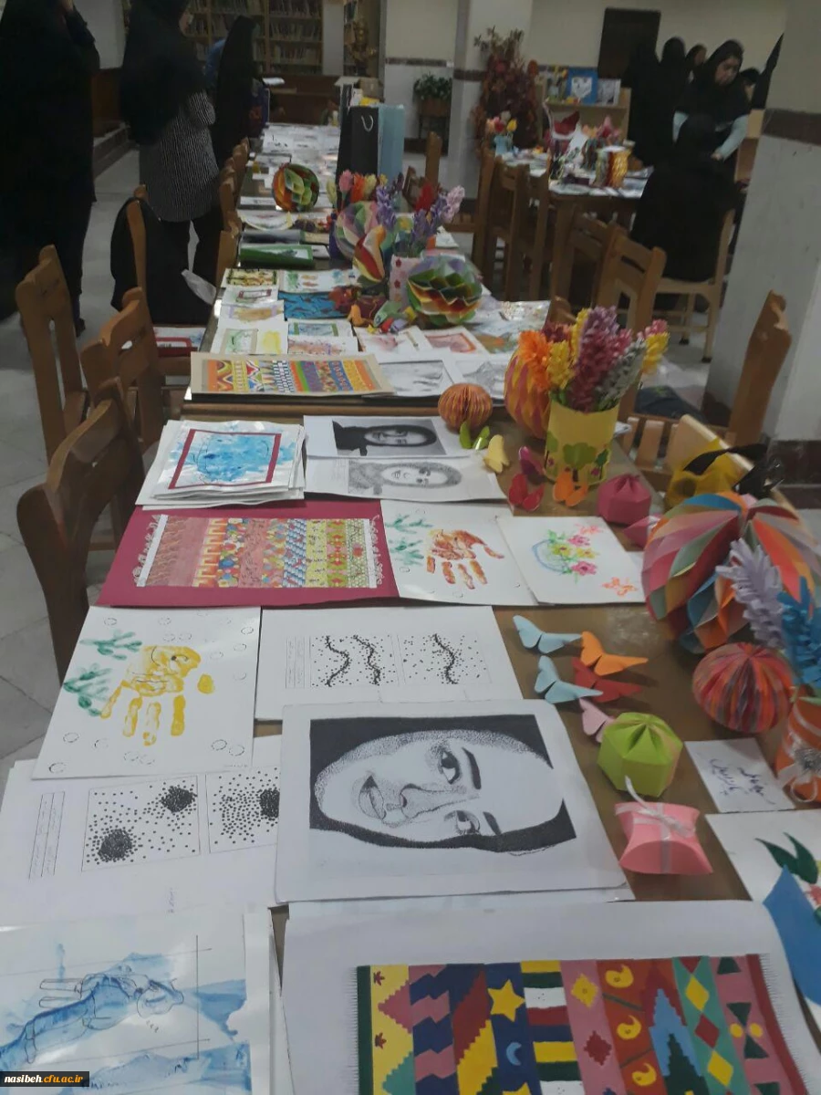 گرافیک در معنای لغت بمعنی ترسیم و نگارش است

برگزاری نمایشگاه  آفرینش های هنری دانشجویان استاد خوشبختی  در کتابخانه پردیس نسیبه تهران 6