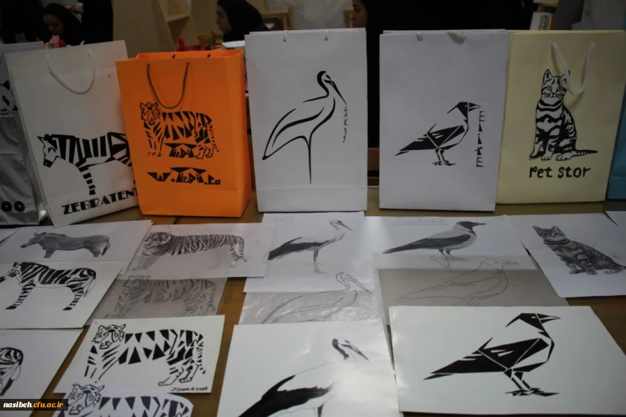 در کتابخانه پردیس نسیبه تهران برگزارشد

برگزاری نمایشگاه  آفرینش های هنری دانشجویان استاد خوشبختی 7